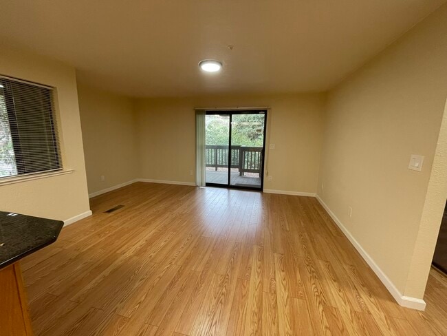 open living area with deck - 104 Laguna Pl