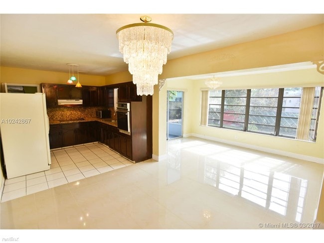 Building Photo - 2411 Arcadia Dr