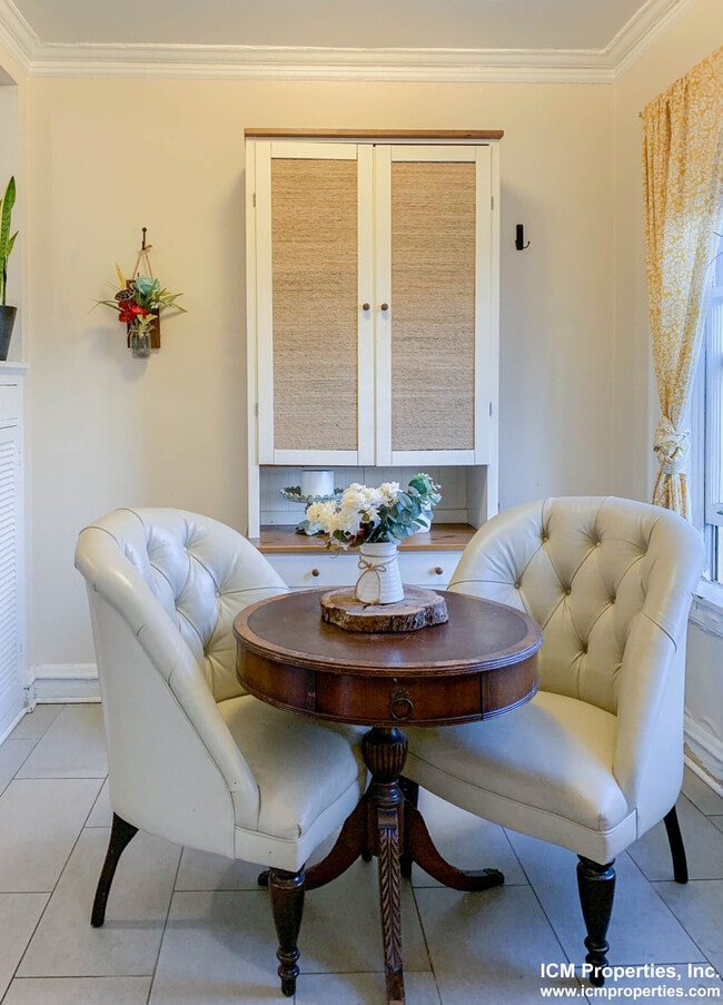 Building Photo - 1630 W Sunnyside Ave