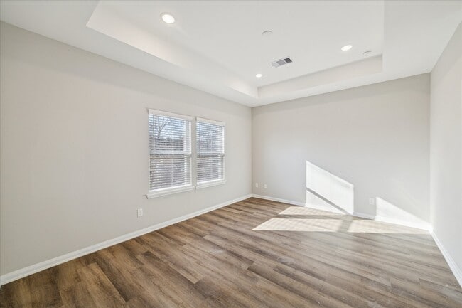 Foto del edificio - 8127 Esther Acres Ln