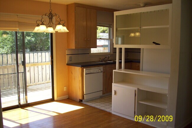 Building Photo - 511 Parker St