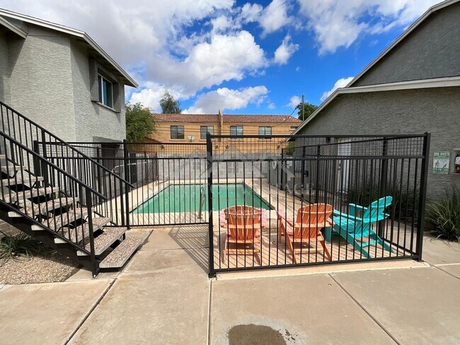 Building Photo - 2104 E Eugie Terrace