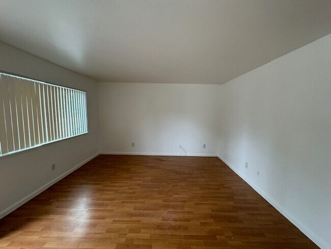 Foto del edificio - Yukon Dr. Duplex