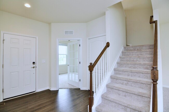 Building Photo - 728 Groveland Cir