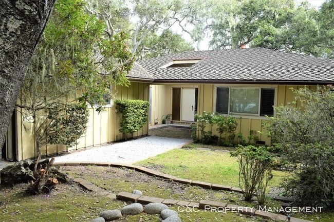 Building Photo - 3 bedroom in Pebble Beach CA 93953