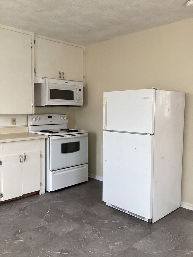 Foto del edificio - Fresh and Brightly Updated 2 Bedroom!  Pets welcome!