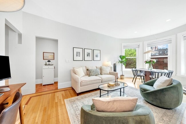 Building Photo - 405 Marlborough St