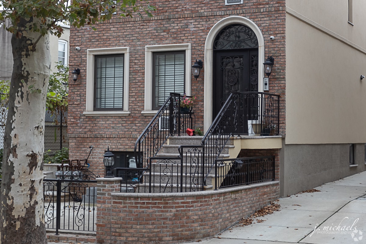 Entrance - 2111 35th St
