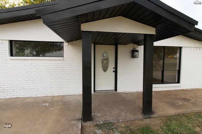 Foto del edificio - 674 Bell Rd S