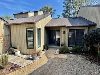 Building Photo - 7 Pinehurst Villas