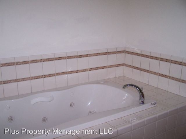 Building Photo - 4 br, 2.5 bath House - 2955 NW Lucus Ct