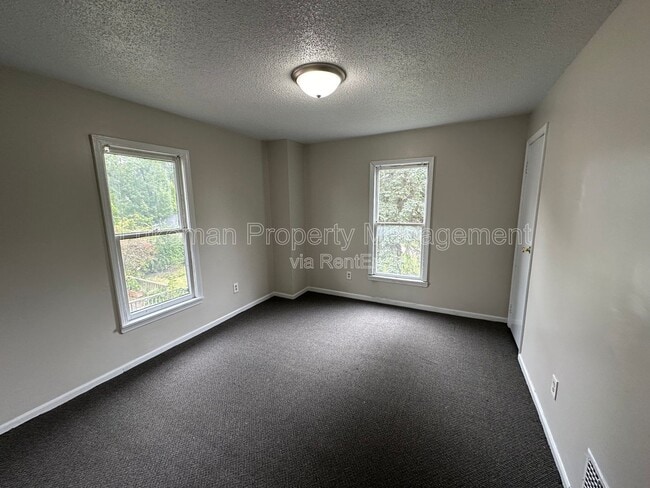 Foto del edificio - 1016 E Stockbridge Ave