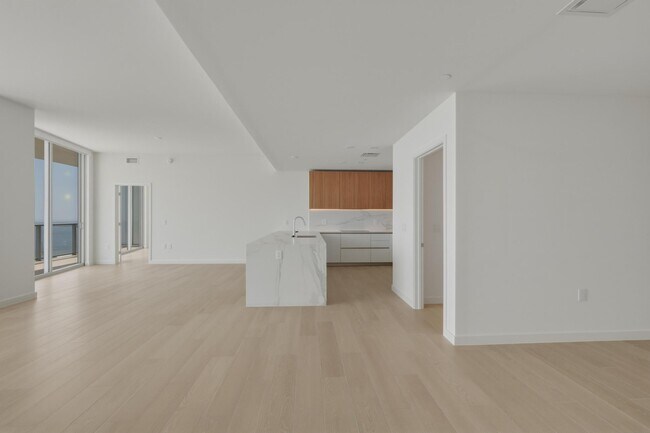 Building Photo - 1400 Biscayne Blvd
