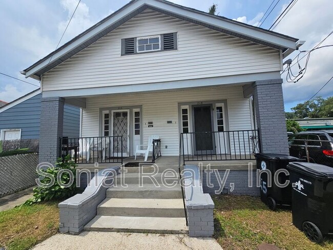 Photo - 215 N Pierce St Apartment