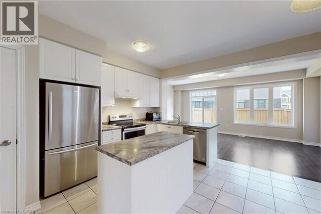 Building Photo - 54 Lise Ln