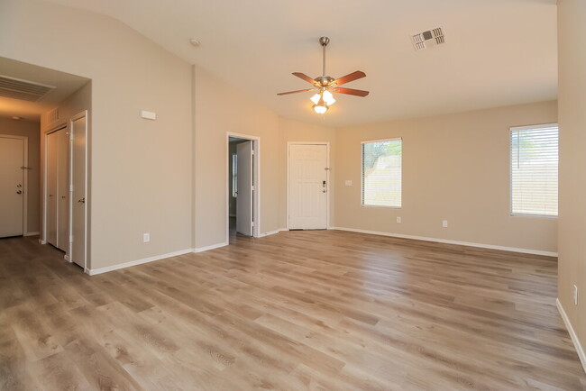 Building Photo - 4056 E Aragonite Ln