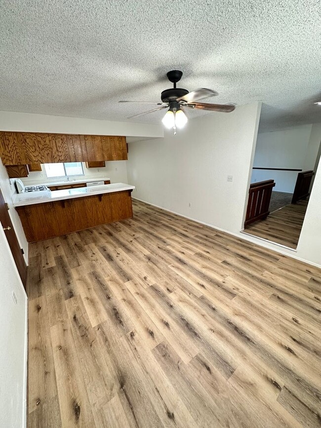 Building Photo - Updated 3BR/2BA house with 2 car garage, f...