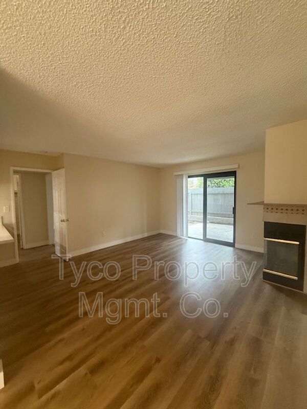 Foto del edificio - 220 Telegraph Canyon Rd