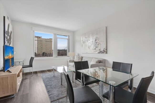 Foto del edificio - 2121 First St SW