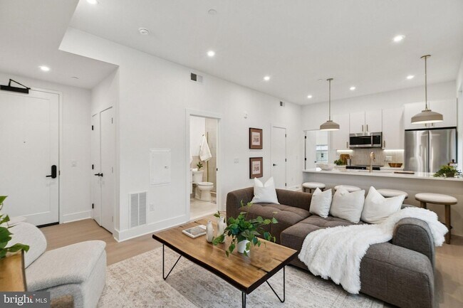 Foto del edificio - 30 W Allens Ln