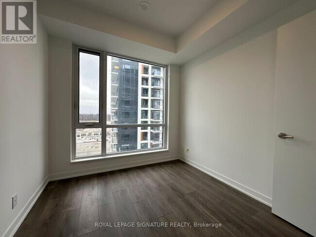 Photo du bâtiment - 7950-7950 Bathurst St