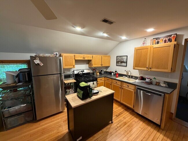 Building Photo - 2724 N Racine Ave