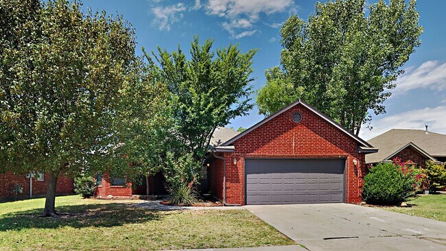 Building Photo - Beautiful 3 Bed 2 Bath Home in Moore Schools