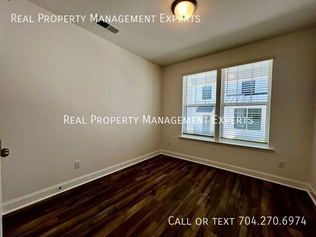 Foto del edificio - 12110 Storm Ln