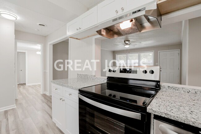 Foto del edificio - NOW OFFERING HALF OFF THE FIRST FULL MONTH...