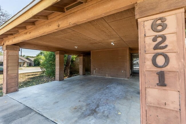 Building Photo - 6201 Berkett Cove