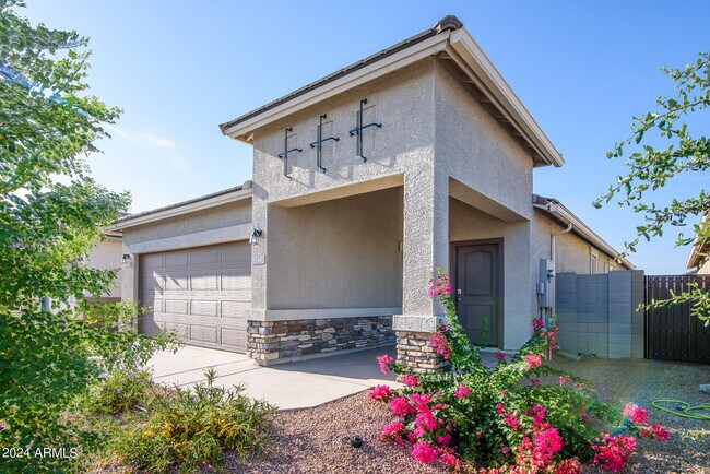 Building Photo - 35445 W San Alvarez Ave