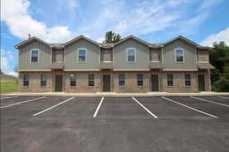Building Photo - 1222 Brad Cir