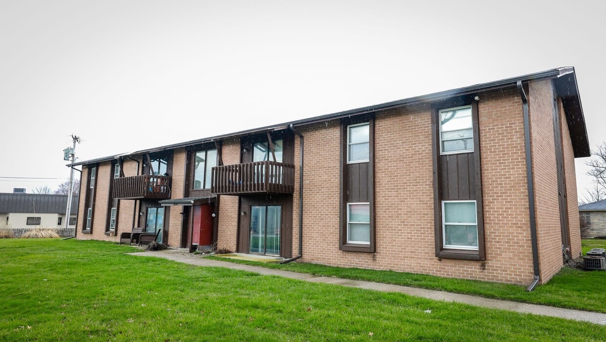 Primary Photo - Spacious 2 Bedroom!