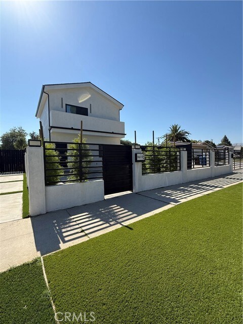 Foto del edificio - 8613 Oakdale Ave