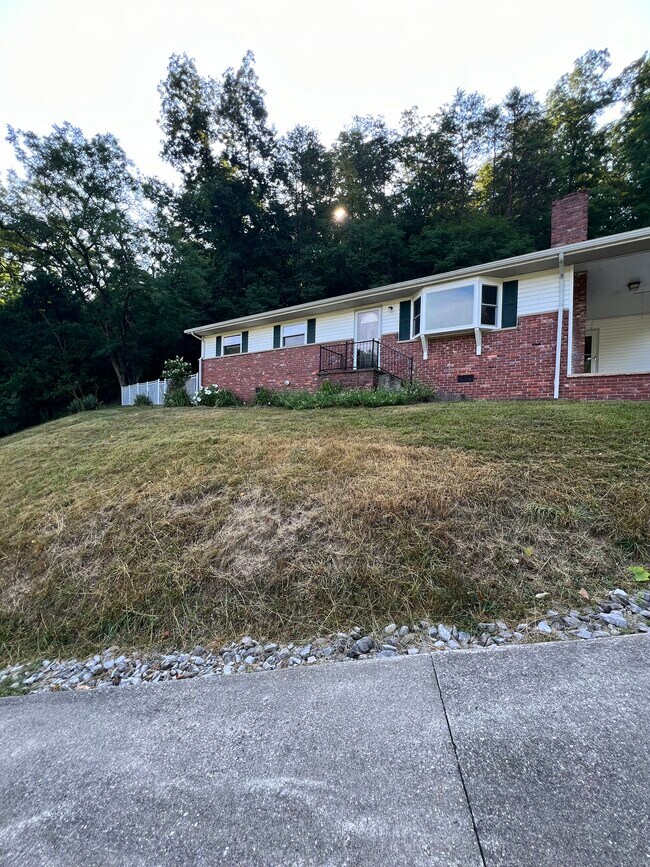 Foto del edificio - 4012 Woodward Drive