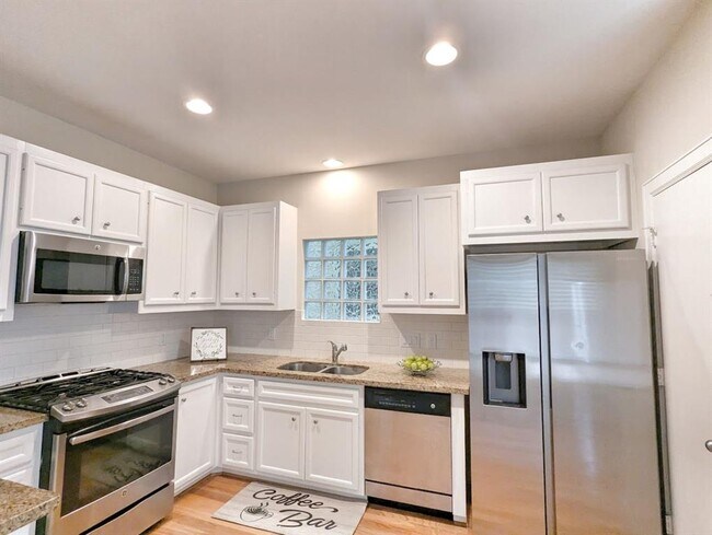 Foto del edificio - 3730 Main Poplar Dr