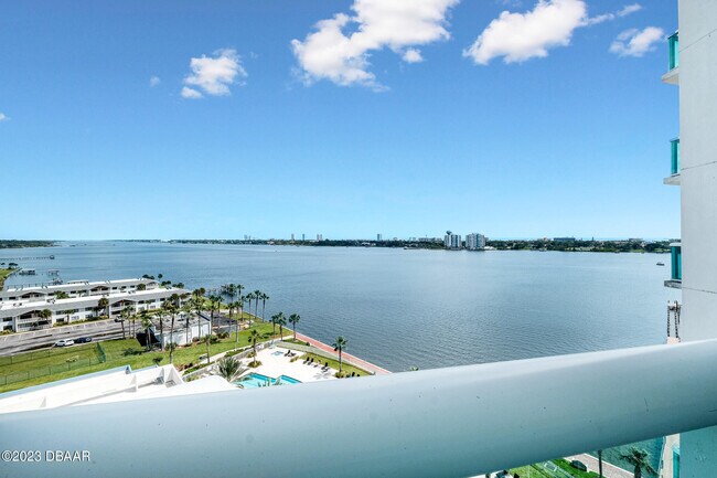 Foto del edificio - 241 Riverside Dr