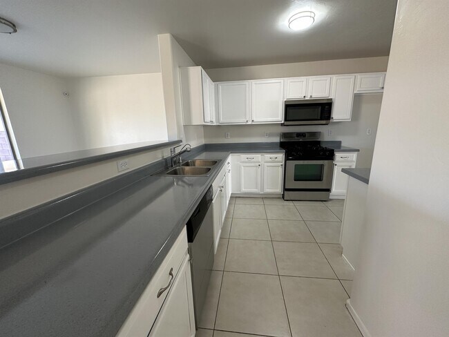 Building Photo - 723 W Ash Ridge Dr