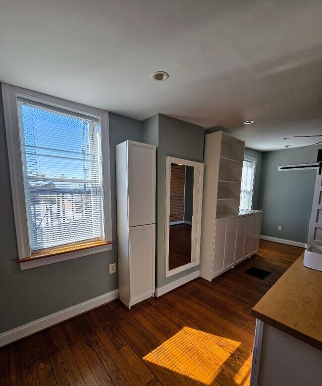 Foto del edificio - 239 S Collington Ave