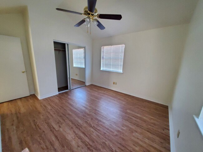 Building Photo - Fenced Jamaica Beach 3/2/1 Tri-level Home