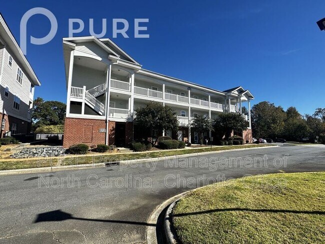 Building Photo - 9273 Meadow Vista Rd