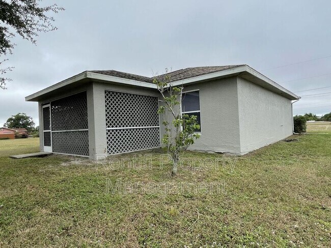 Building Photo - 1429 NE 5th Ave