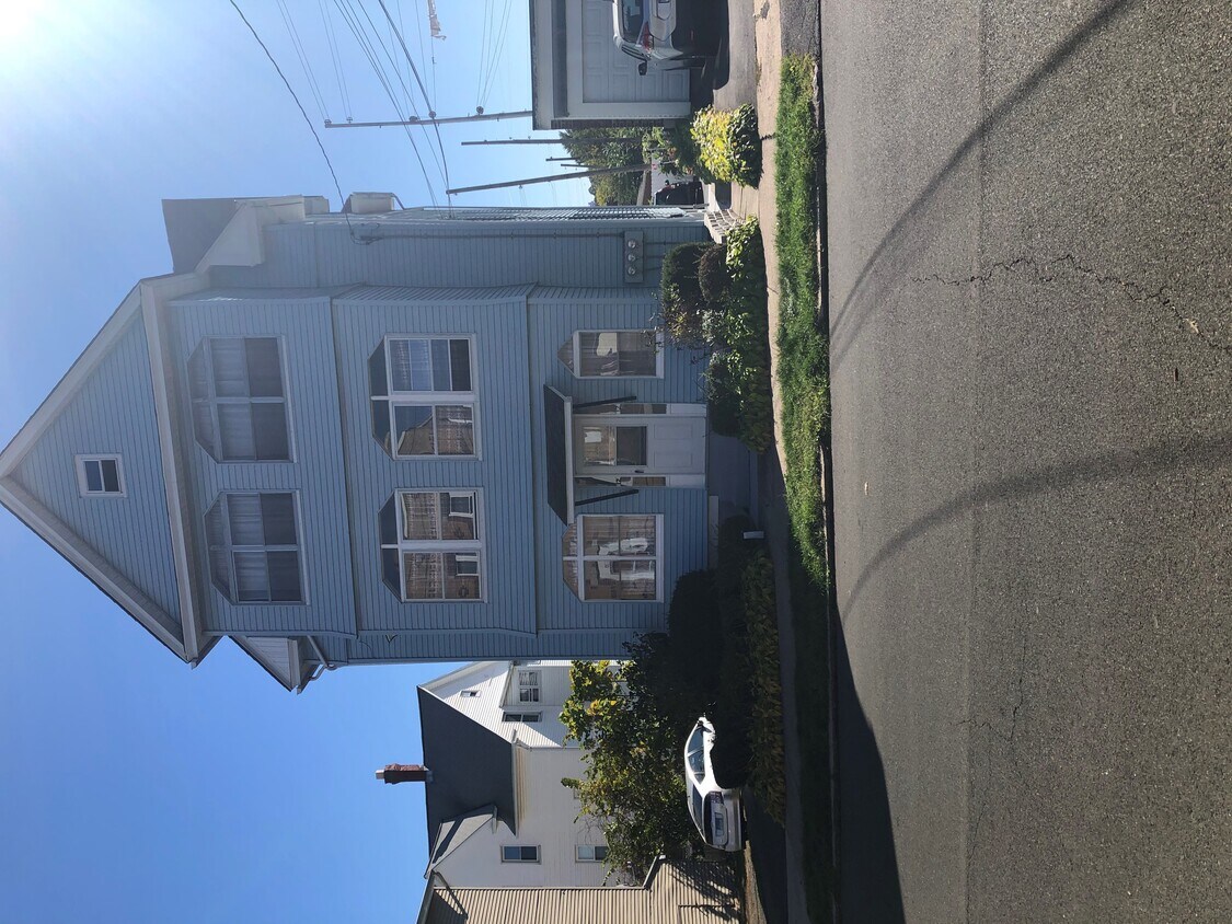 Primary Photo - 12 Lyman St