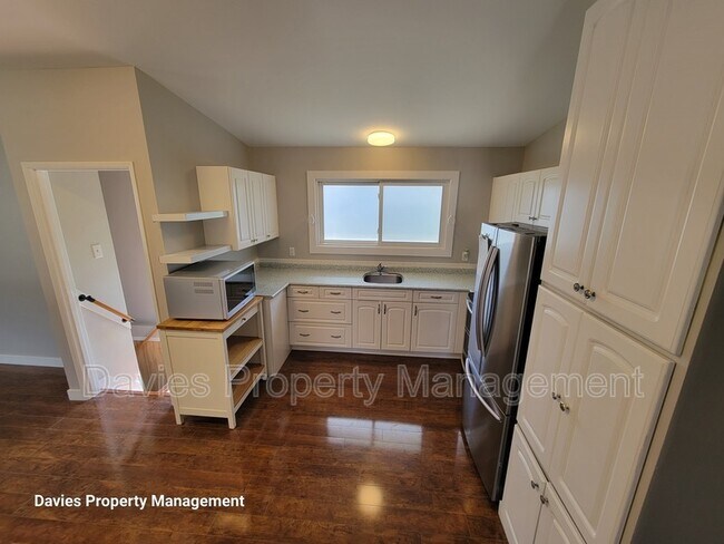Photo du bâtiment - 16415-16487 87 Ave NW