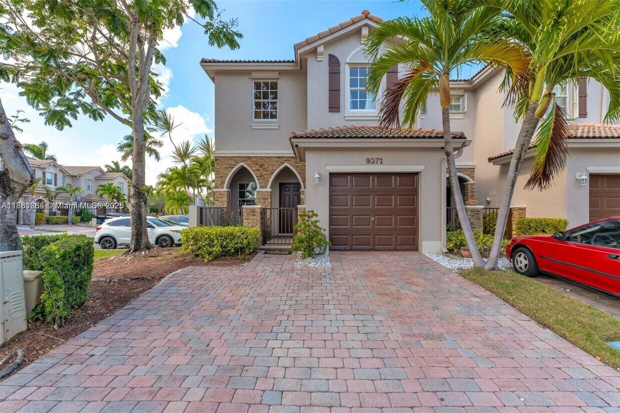 Foto principal - 9371 SW 221st St