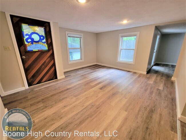 Building Photo - 2 br, 1 bath House - 299 Hill St
