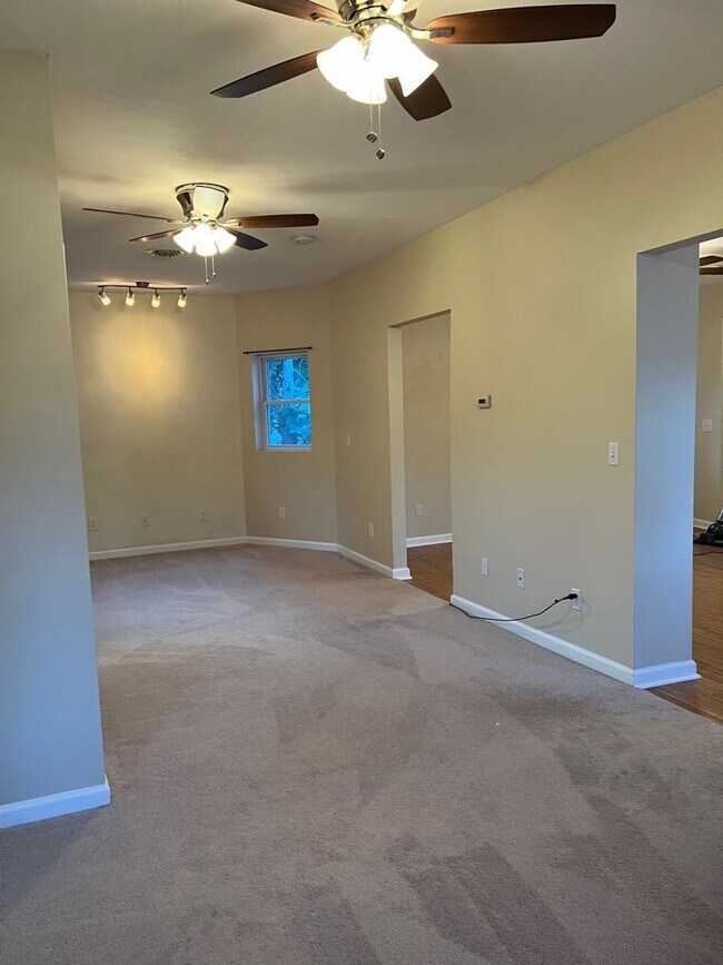 Foto del edificio - 189 E 2nd St