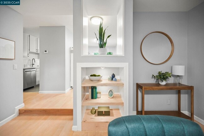 Building Photo - 2560 Walnut Blvd