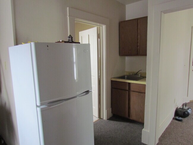 Foto del edificio - 327 E Cherry St