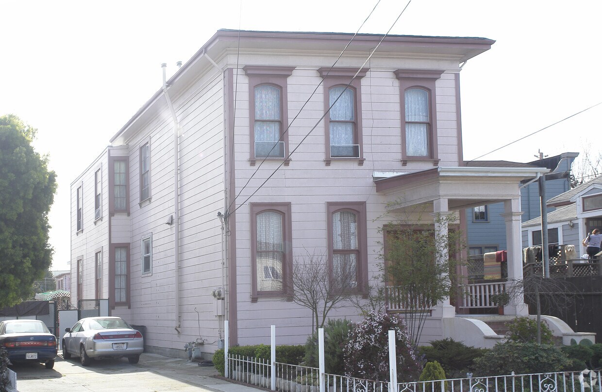 Building Photo - 1608 Walnut St